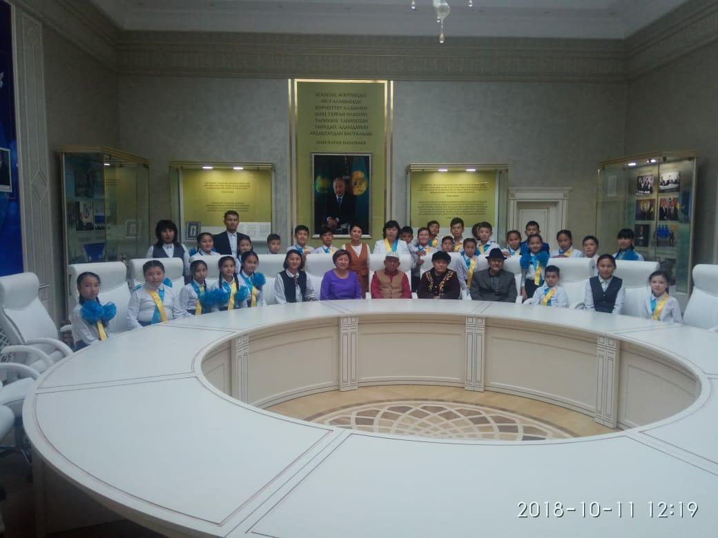 "Кемеңгер Көшбасшы" тақарыбында  "Атамекен" тарихи-мәдени орталығында  Елбасы Н.Ә.Назарбаеватың мектеп қабырғасында бірге оқыған сыныптастарымен кездесу кеші